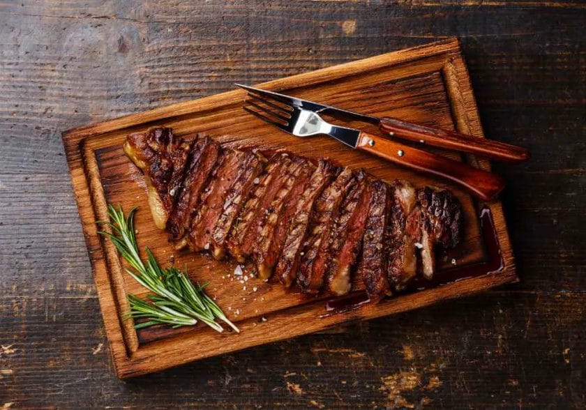 steak cutting using knife