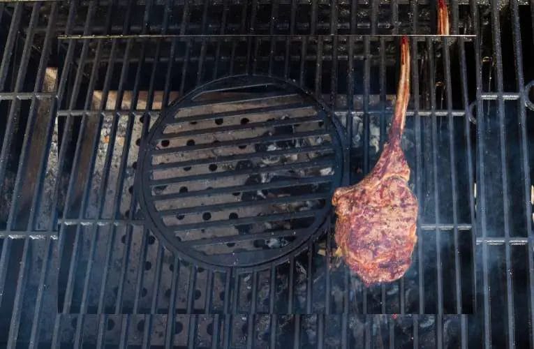 How to Cook Tomahawk Steak on a Gas Grill 2