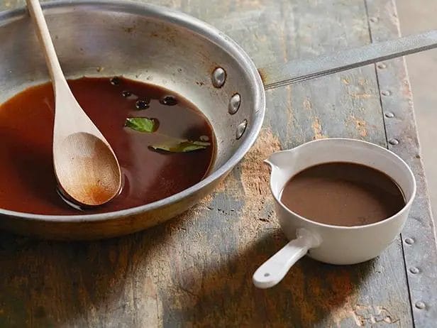how to make gravy with steak drippings
