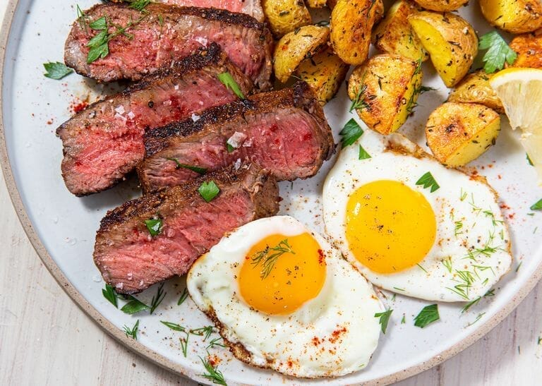 is steak and eggs a healthy breakfast

