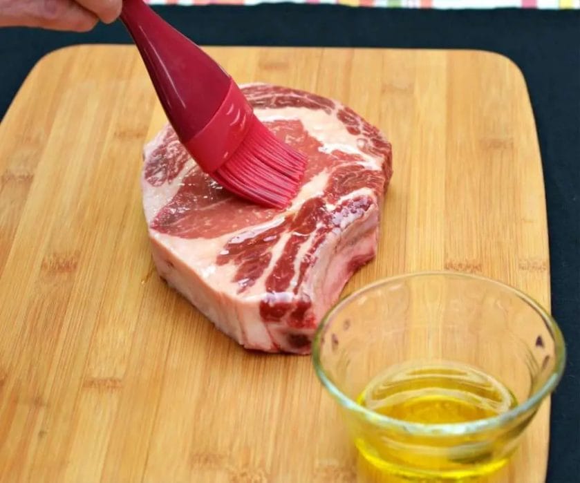 what oil to cook steak in
